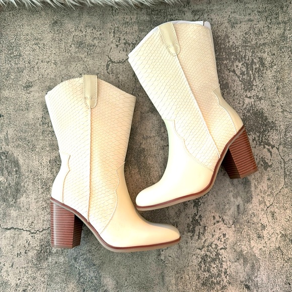 torrid Shoes - NEW Torrid Mid-Shaft Western Boot Size 7WW